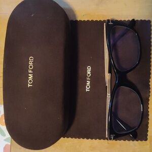 Tom ford glasses and case and cloth